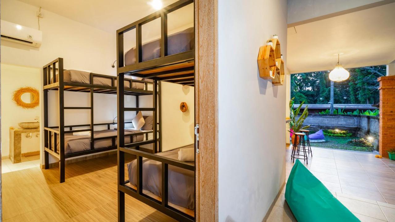 Aura Dormitory House Ubud Exterior photo